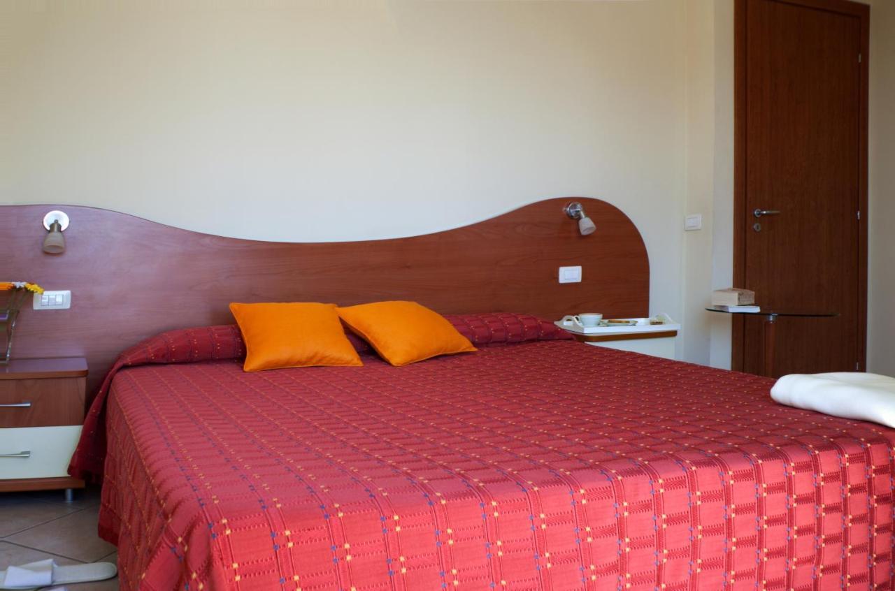 Motta Residence Hotel Motta SantʼAnastasia Extérieur photo