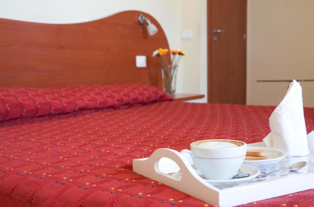 Motta Residence Hotel Motta SantʼAnastasia Chambre photo
