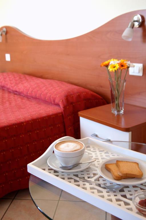 Motta Residence Hotel Motta SantʼAnastasia Chambre photo