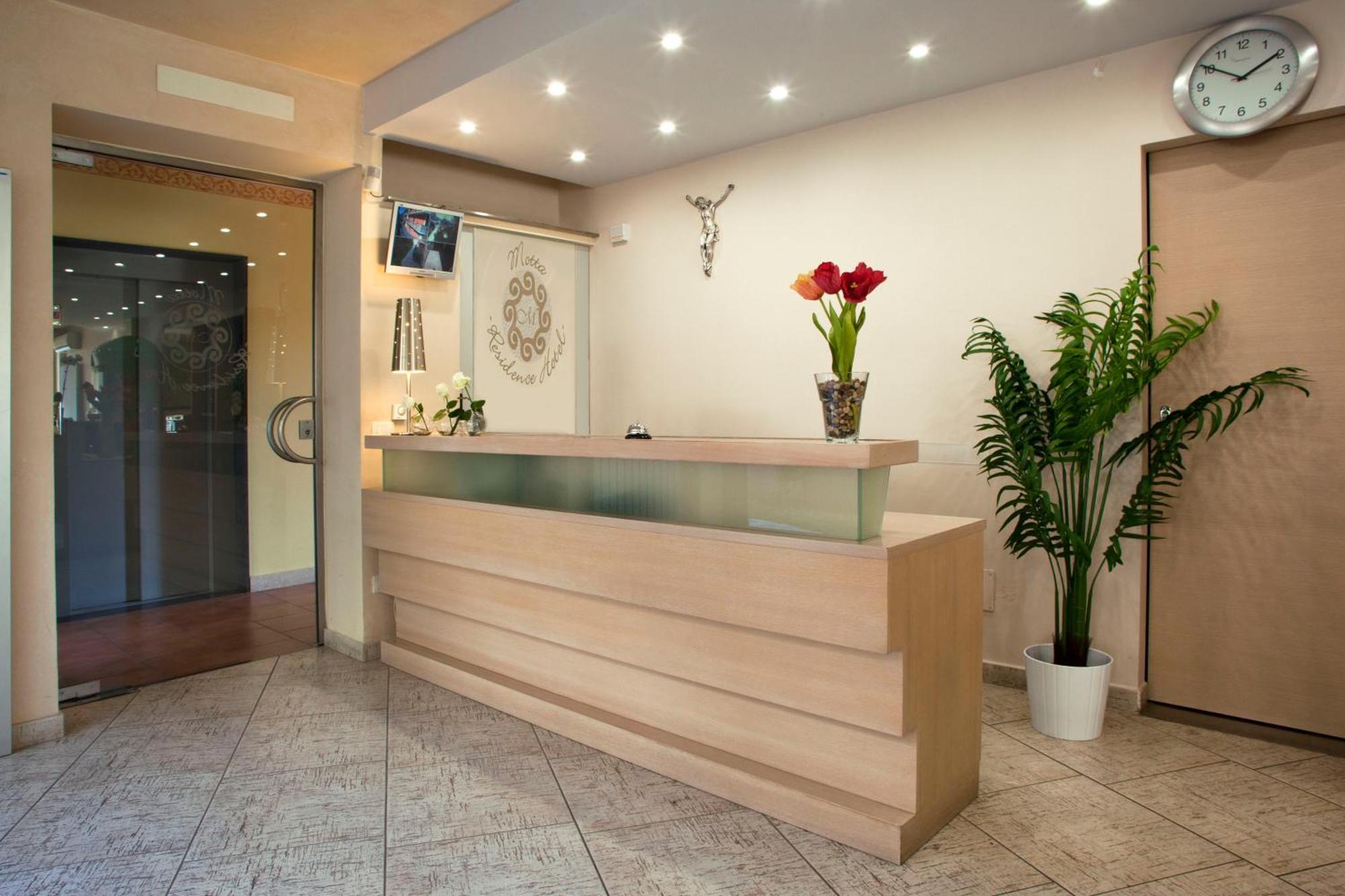 Motta Residence Hotel Motta SantʼAnastasia Extérieur photo