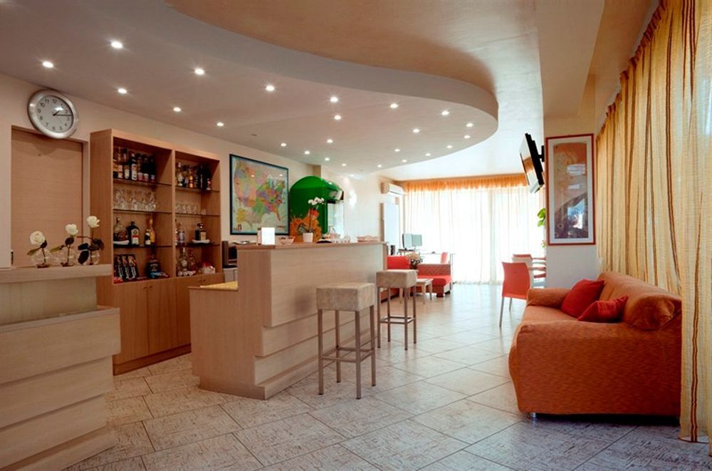 Motta Residence Hotel Motta SantʼAnastasia Extérieur photo