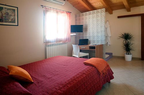 Motta Residence Hotel Motta SantʼAnastasia Extérieur photo