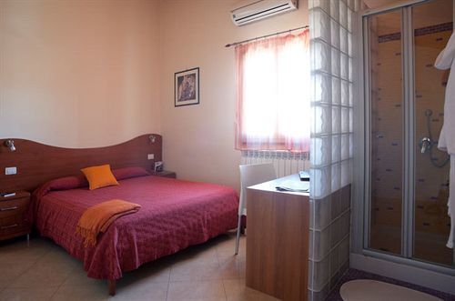 Motta Residence Hotel Motta SantʼAnastasia Extérieur photo