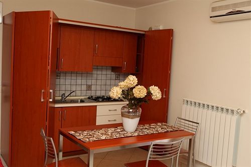 Motta Residence Hotel Motta SantʼAnastasia Extérieur photo