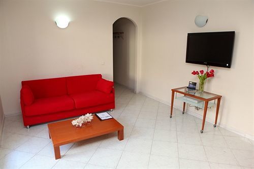 Motta Residence Hotel Motta SantʼAnastasia Extérieur photo