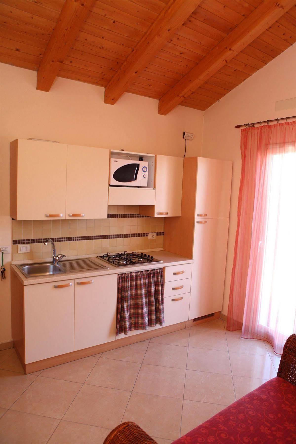 Motta Residence Hotel Motta SantʼAnastasia Extérieur photo